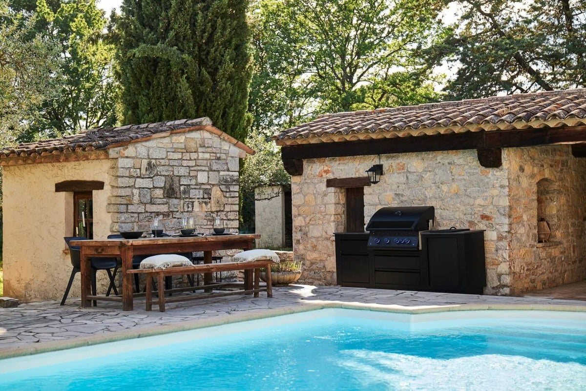 Napoleon Oasis 301 Outdoor Kitchen with Built-In 700 Series 32-inch Grill