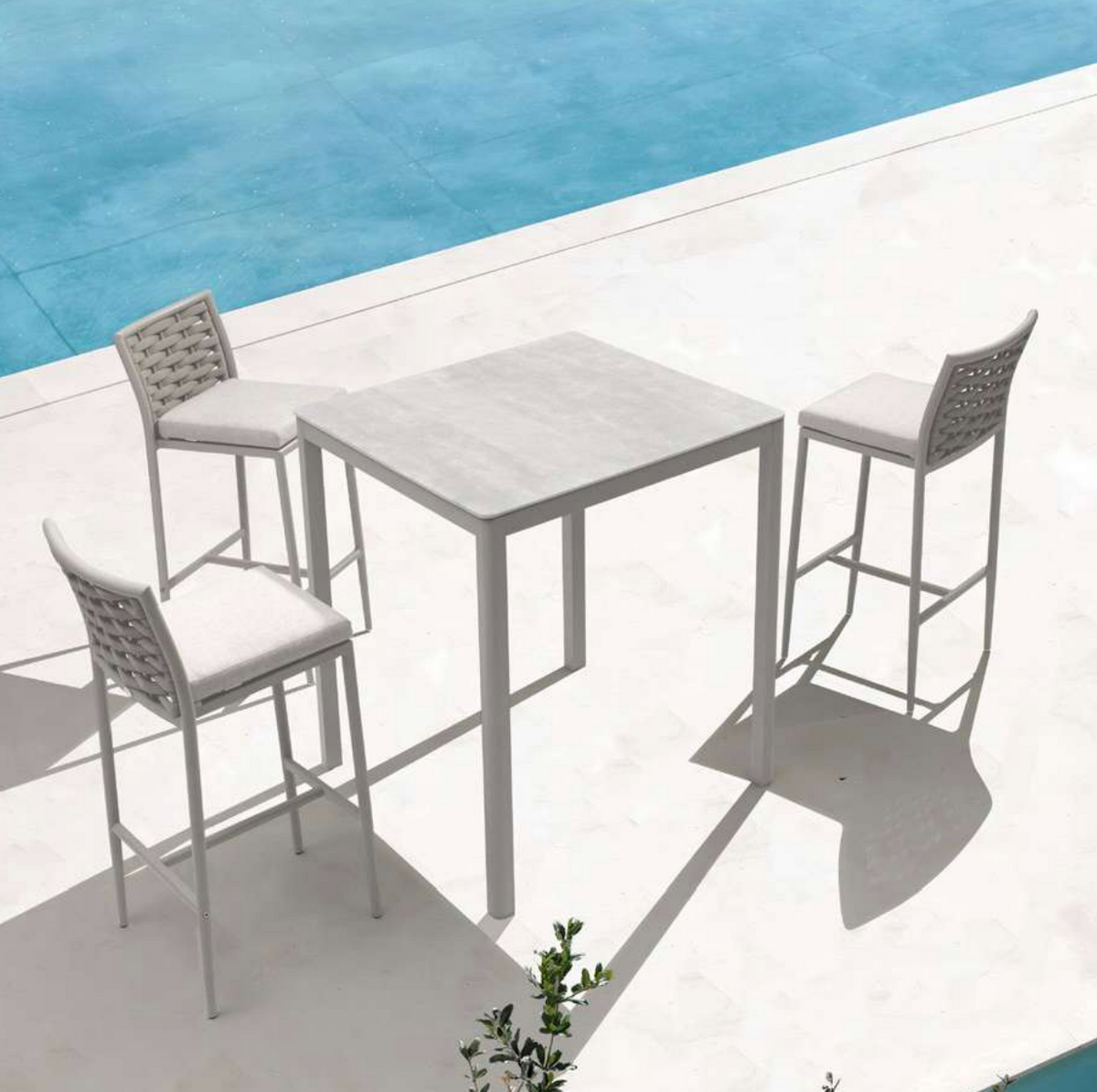 LOOP bar stool – by Couture Jardin