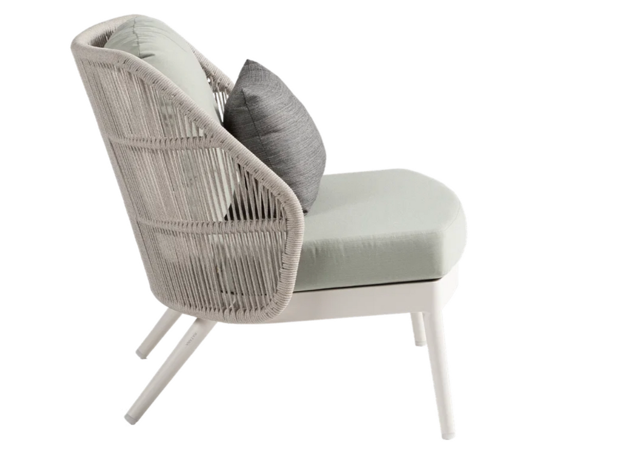 Las Colinas club chair by Ratana