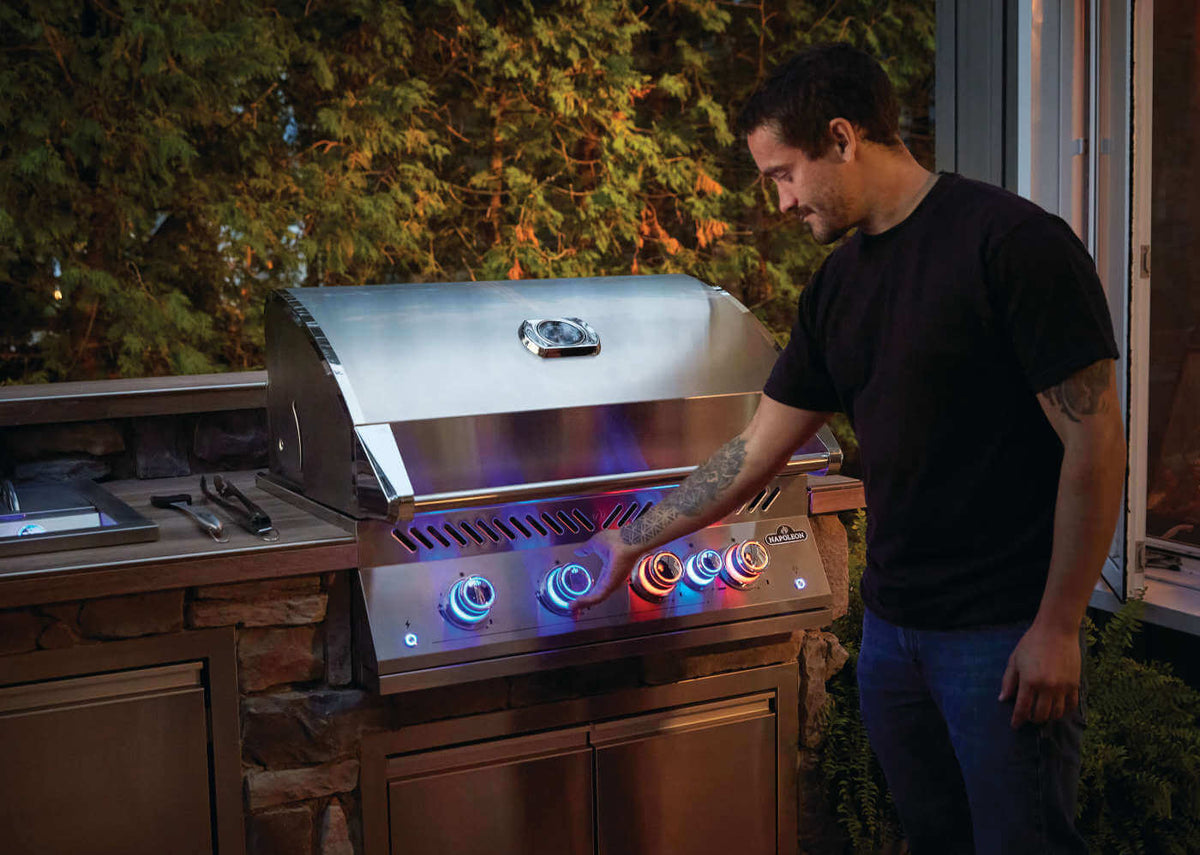Built-In 700 Series 32-inch Gas Grill - Stainless Steel