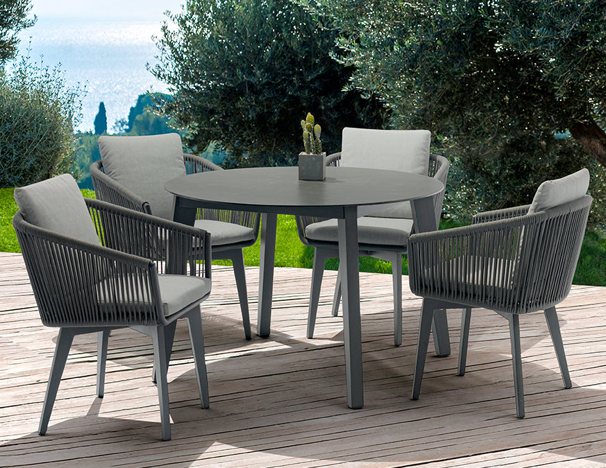 DIVA dining table by Couture Jardin