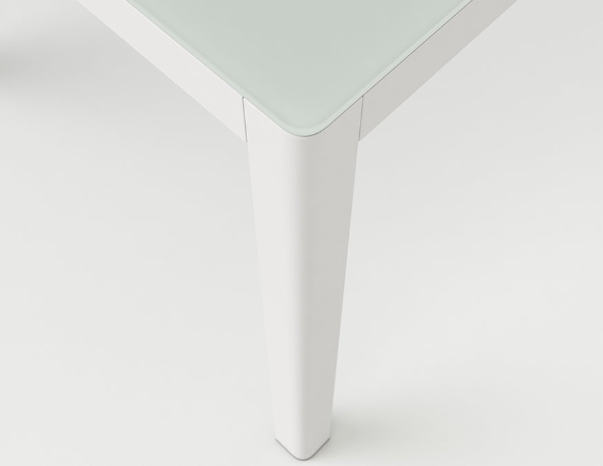 ELLA dining table by Couture Jardin
