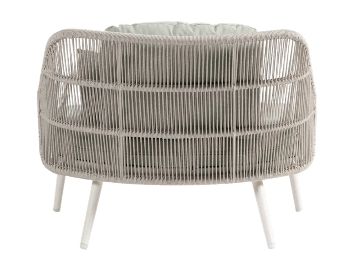 Las Colinas club chair by Ratana