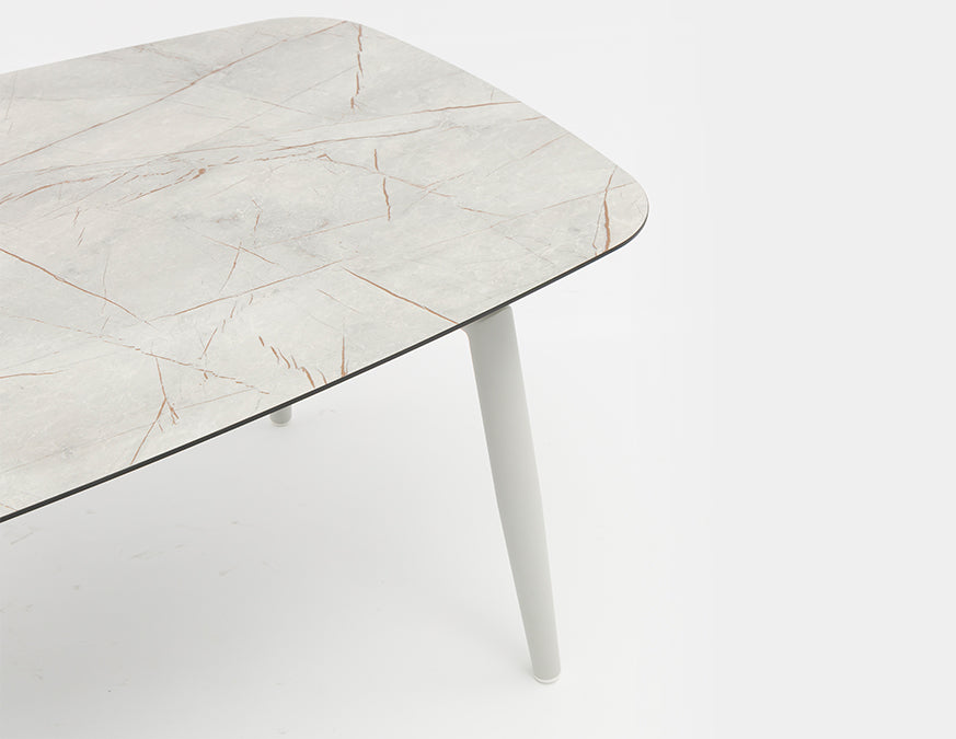 SCOOP dining table by Couture Jardin