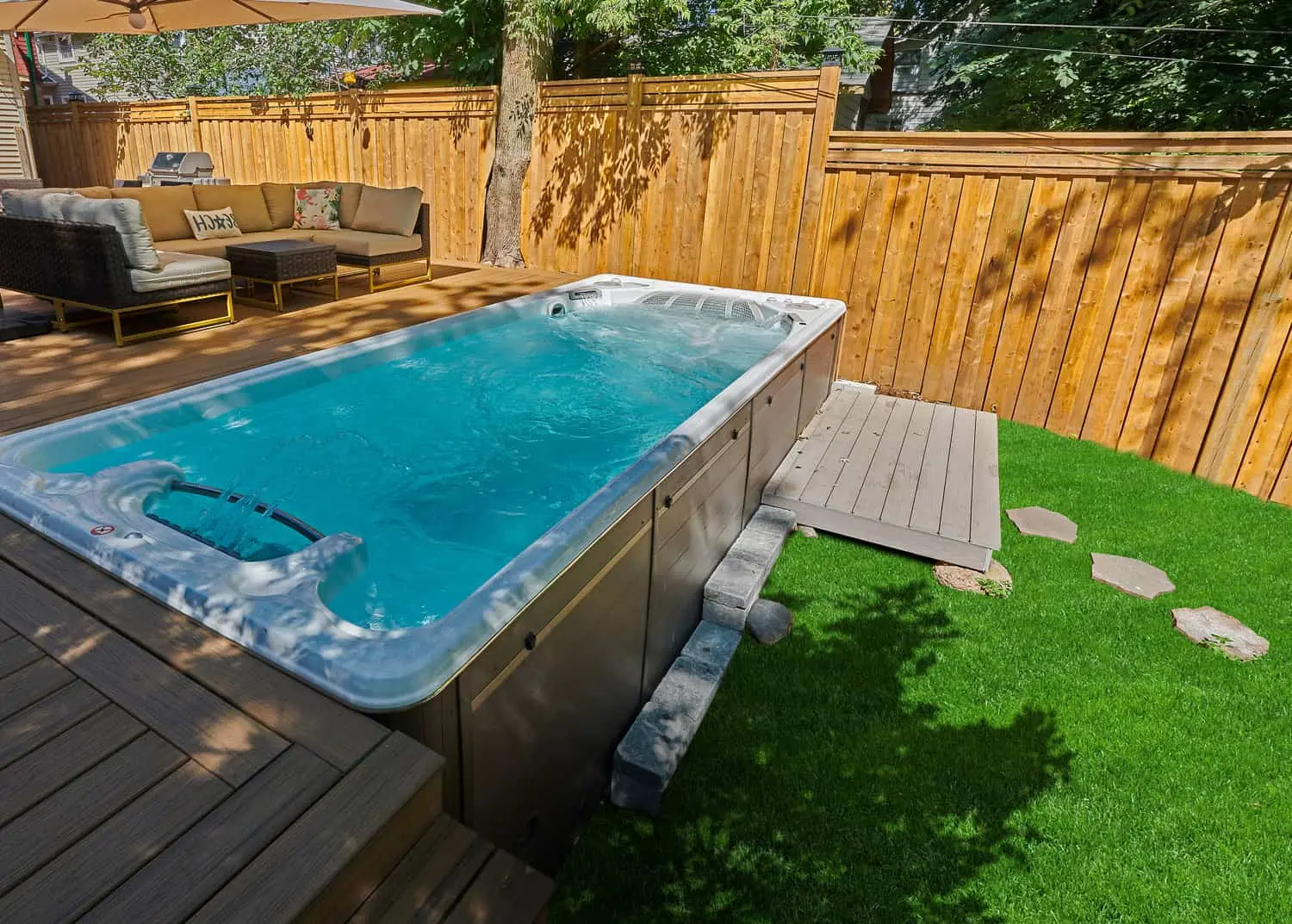 Jacuzzi® PowerActive™ Fitness Pool Seeker Swim Spa